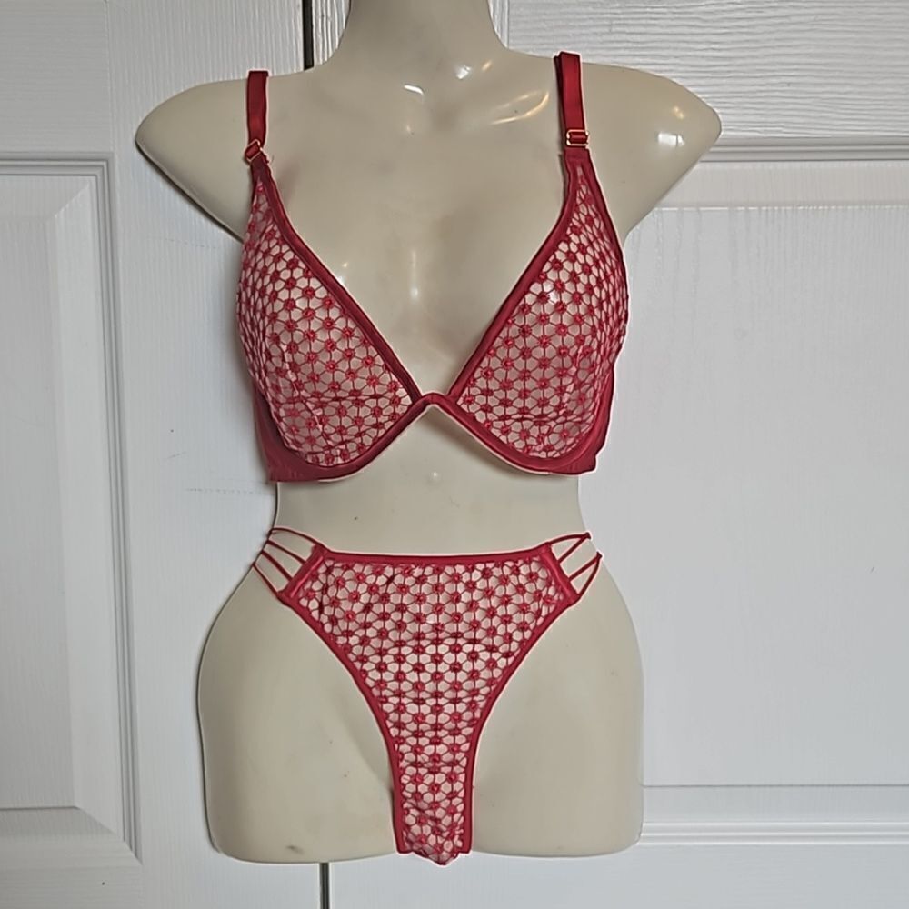 Victoria's Secret Lace Underwire Bra With Matching Underwear 32DD/ Small Red - Picture 2 of 16